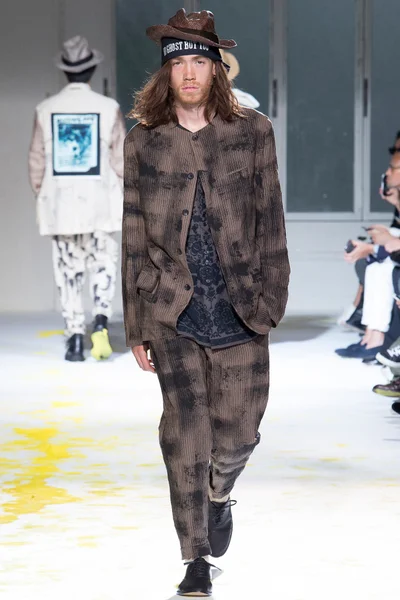 Look 43